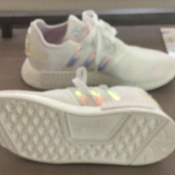 Adidas White Sneakers with Streamlined Silhouette and Sock-Like Fit - Picture 3 of 4